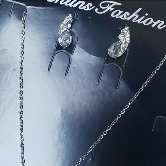 Necklace & Earrings set - Picture 2 of 5